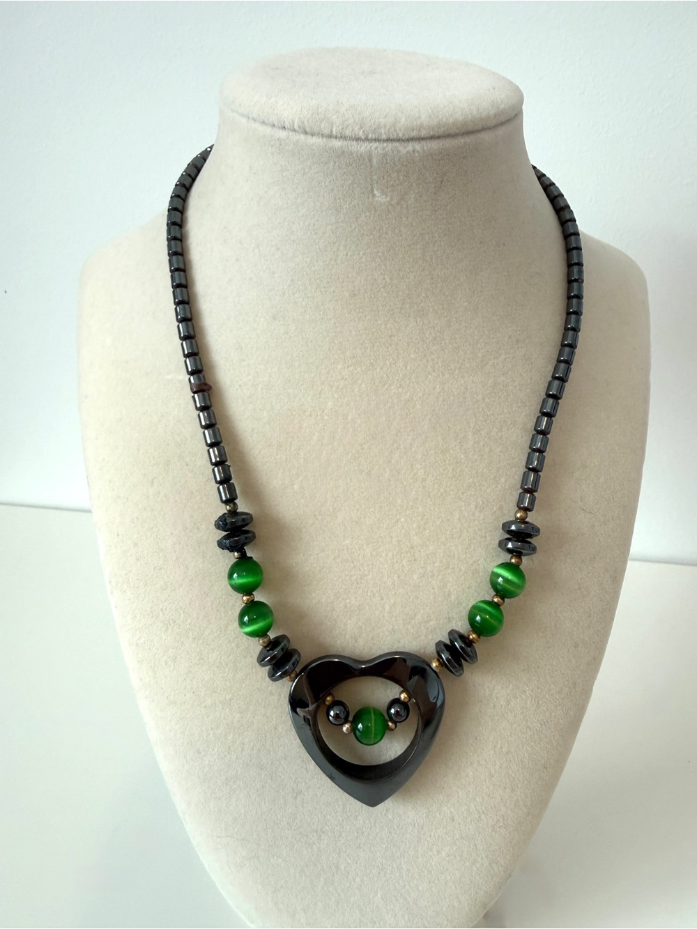 Elegant Green Bead Heart Pendant Necklace